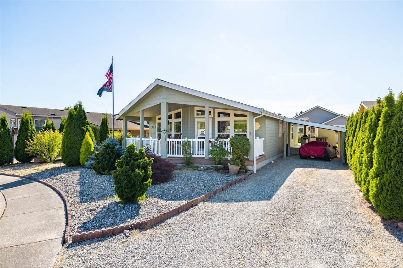 878 Carriage Court - Photo 1