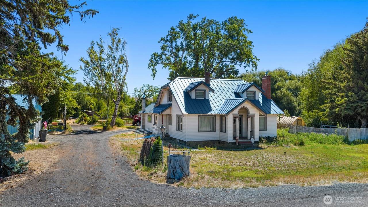 9580 N Thorp Hwy - Photo 1