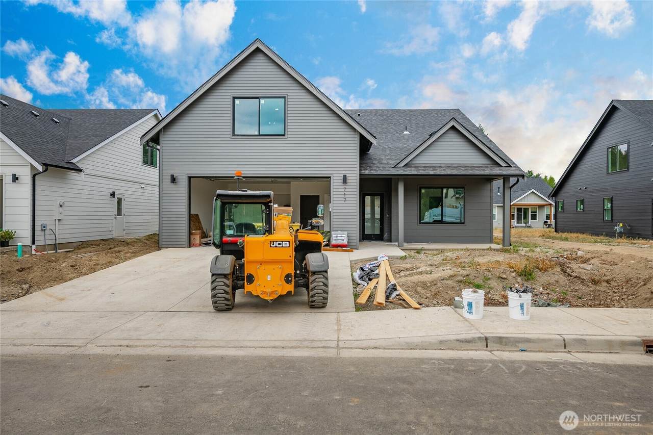 717 5th Street - Photo 1