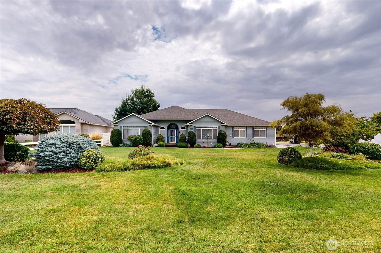 940 Bryant Avenue - Photo 1