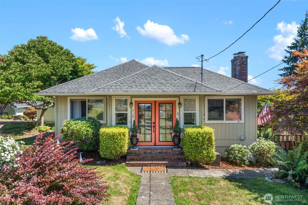 719 Peters - Photo 1