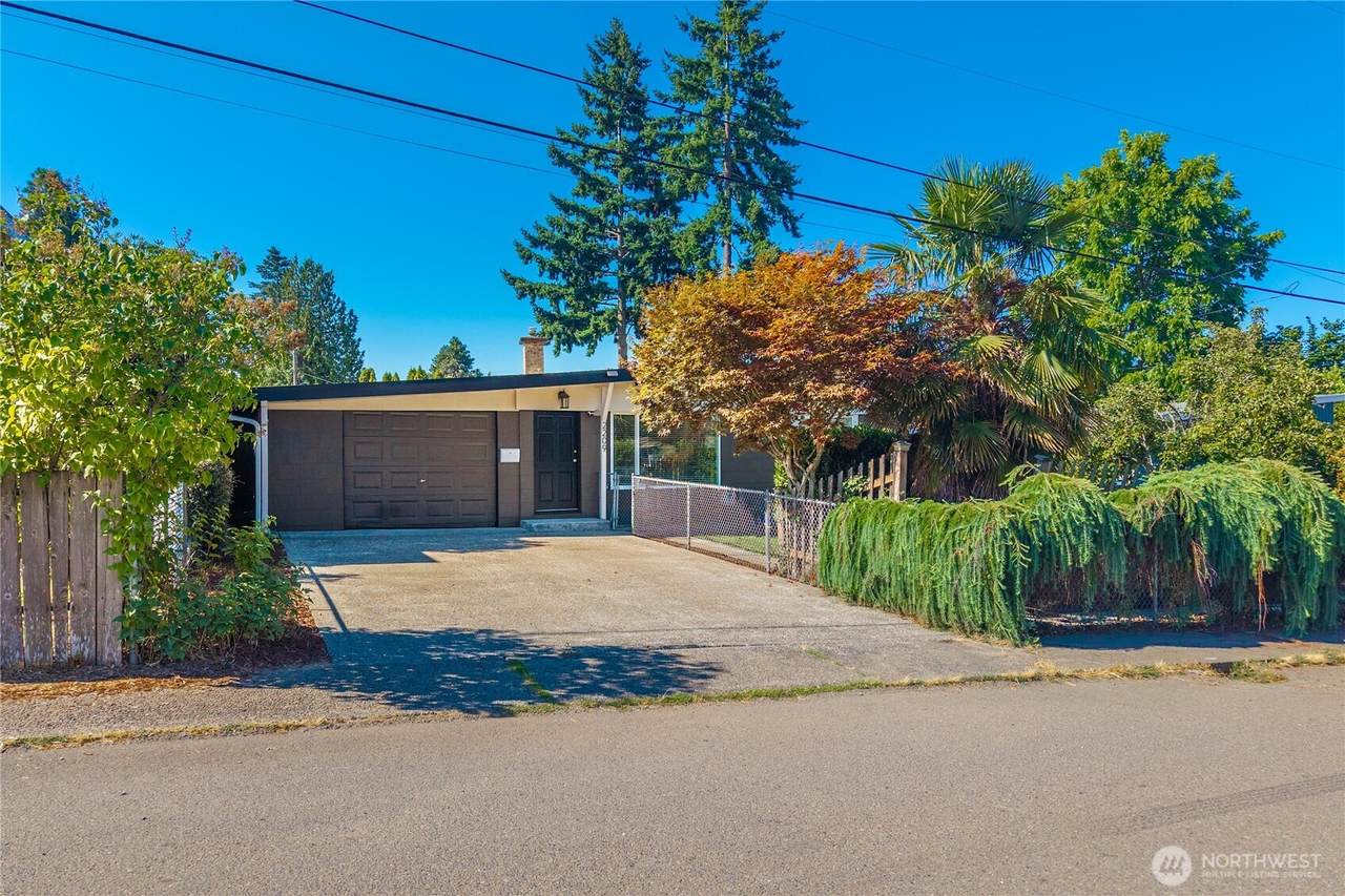 2209 9th Street - Photo 1