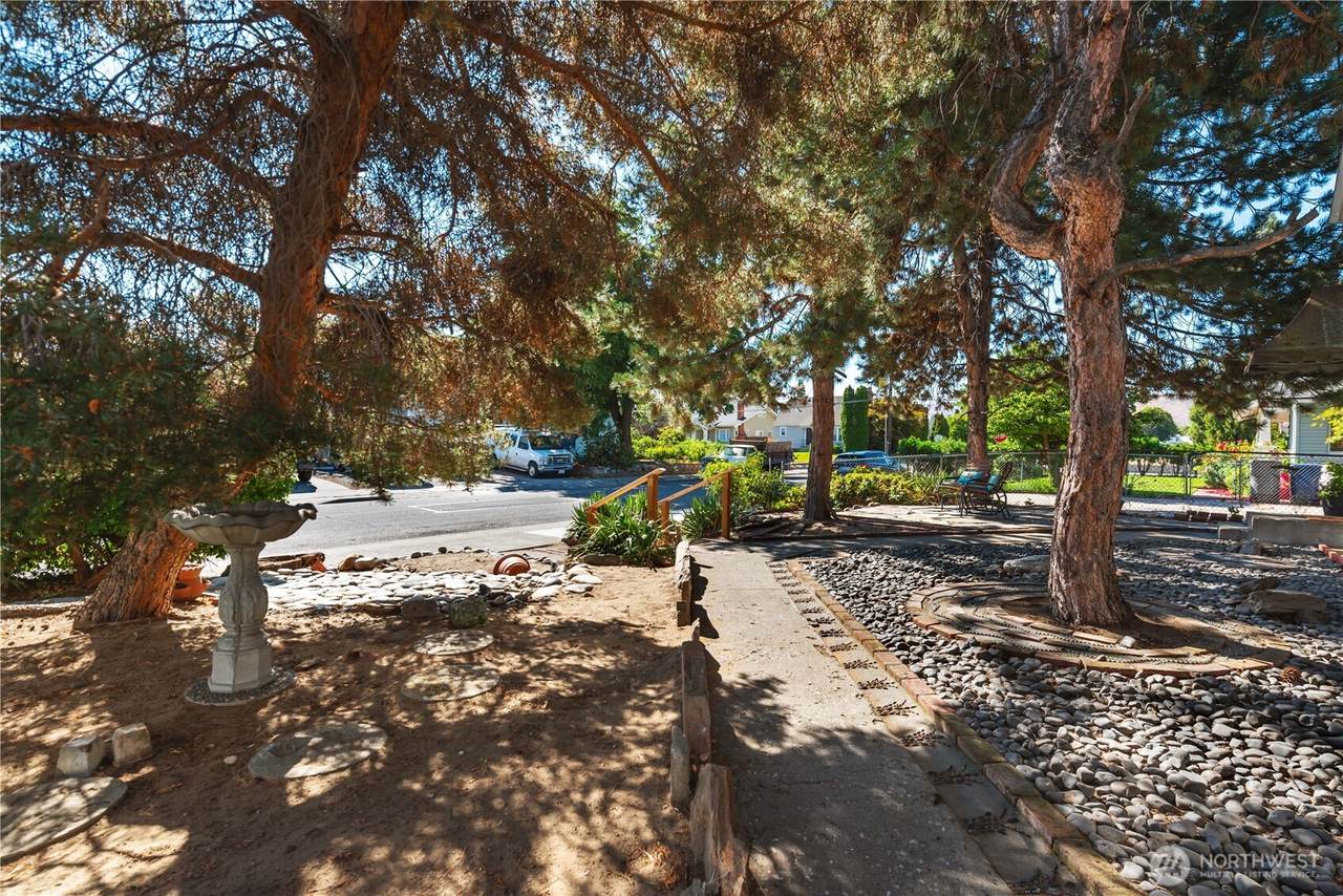 22 Emerson Avenue - Photo 1