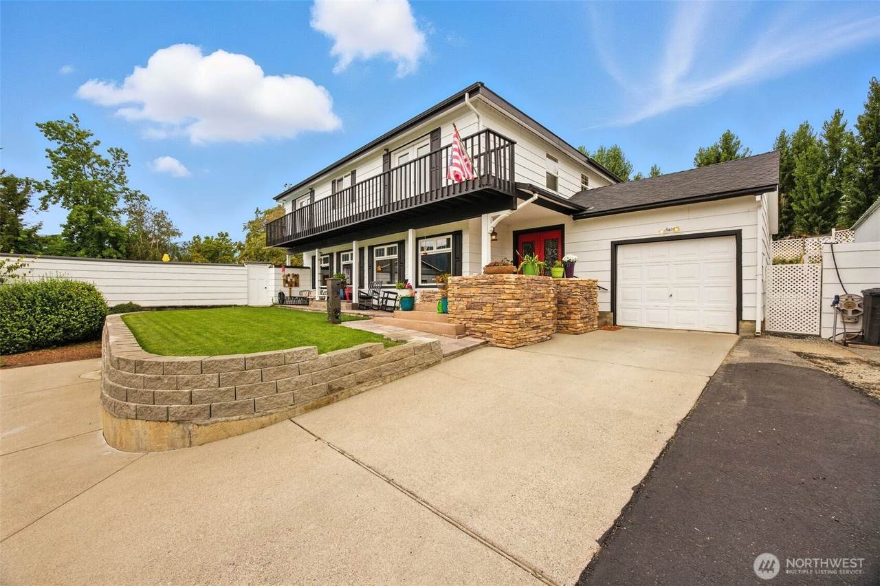 175 Green Avenue - Photo 1