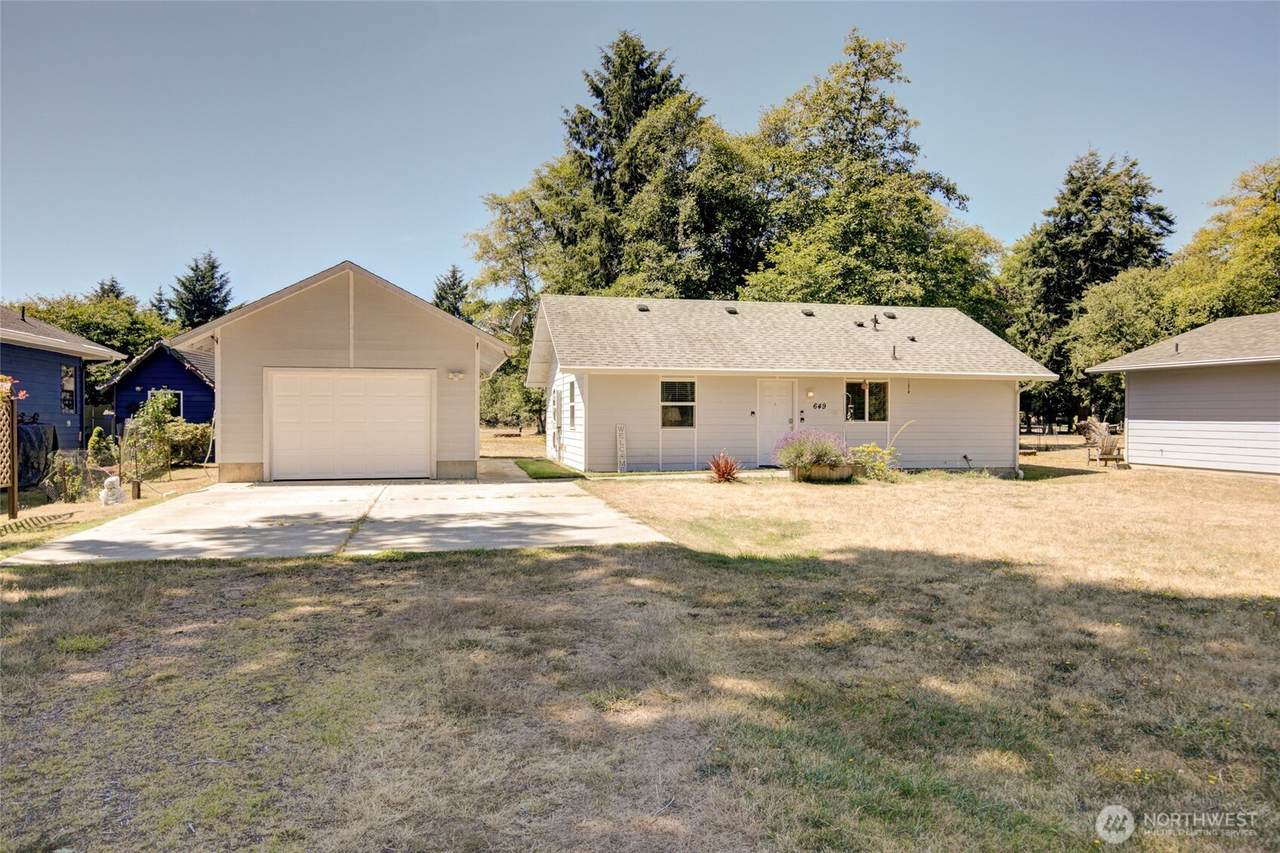 649 Sollecks Avenue - Photo 1