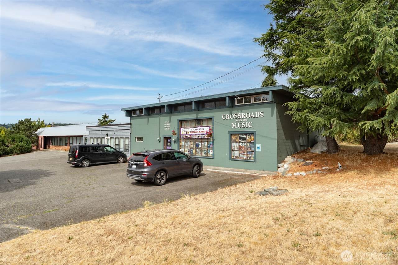 2100 Lawrence St - Photo 1