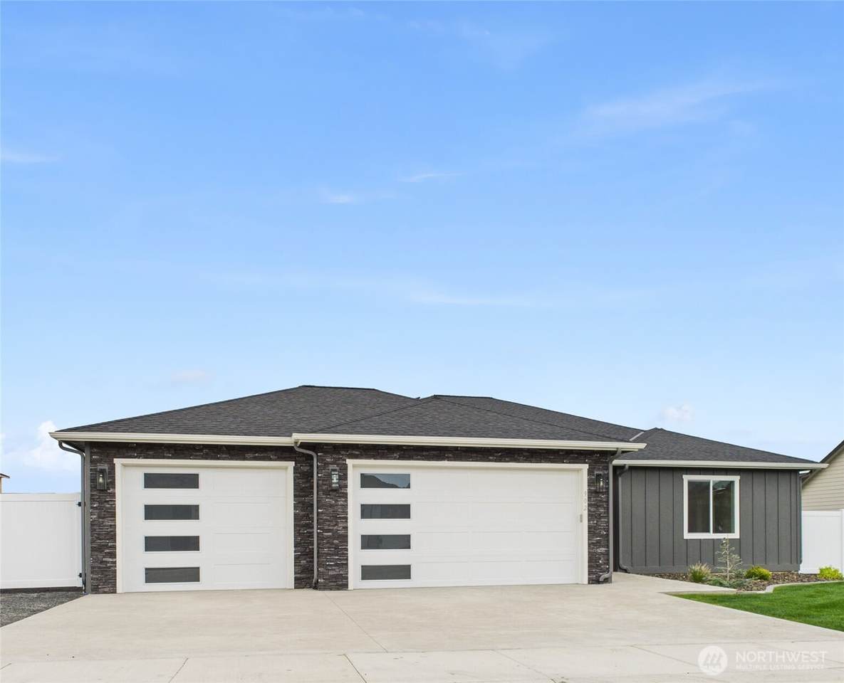 902 Tyler Place - Photo 1