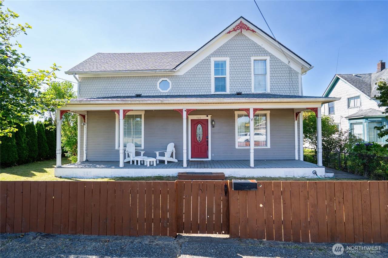 522 10th Street - Photo 1