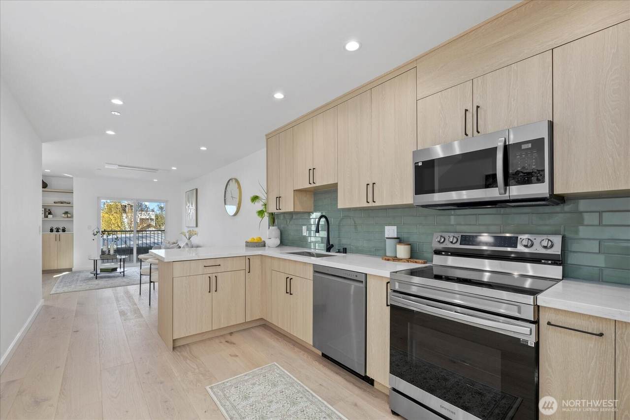 6032 42nd Avenue - Photo 1