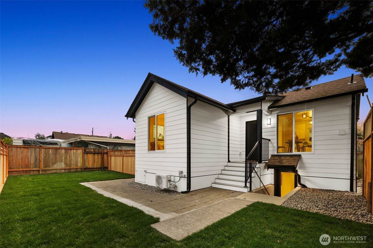 1624 Hoyt Avenue - Photo 1