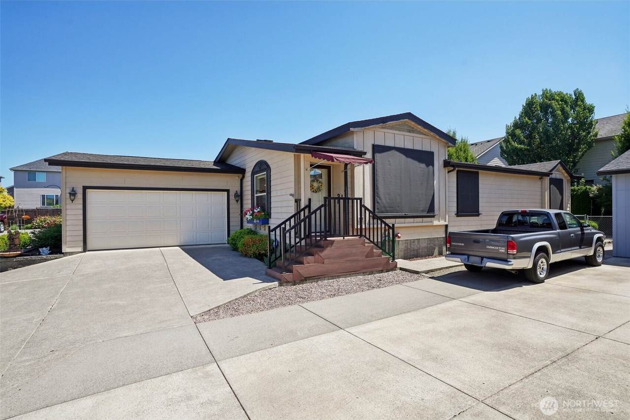 5101 121st Avenue - Photo 1