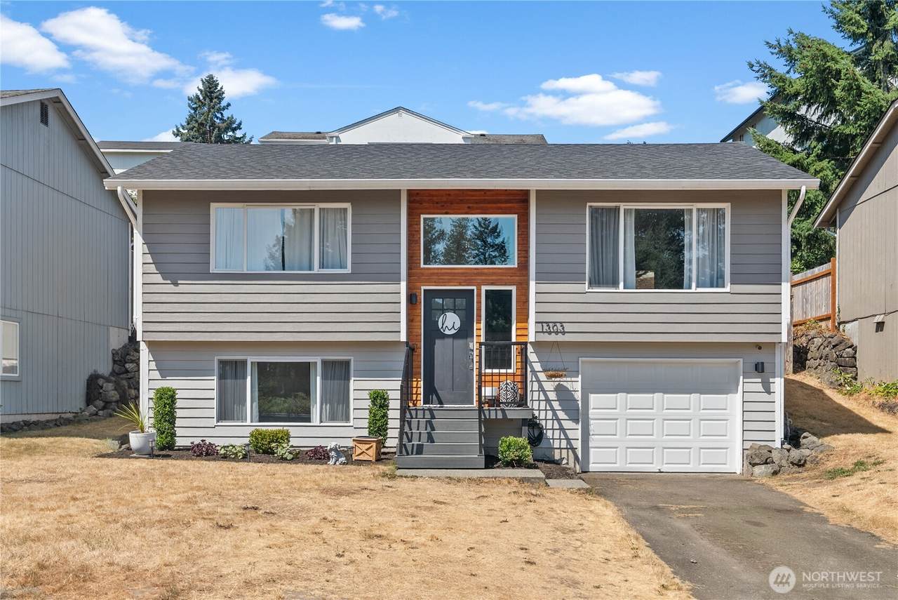 1303 Daniels Avenue - Photo 1