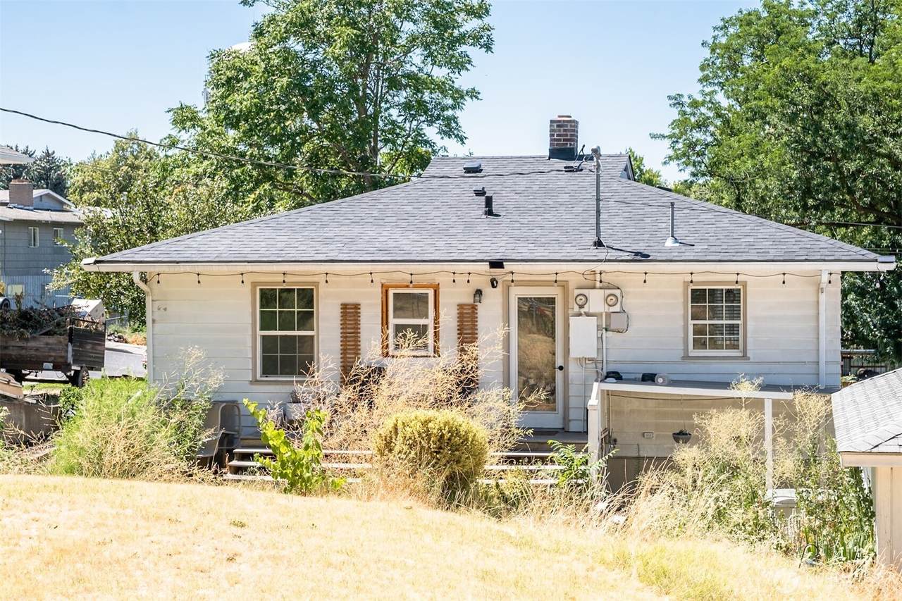 411 Elm Avenue - Photo 1