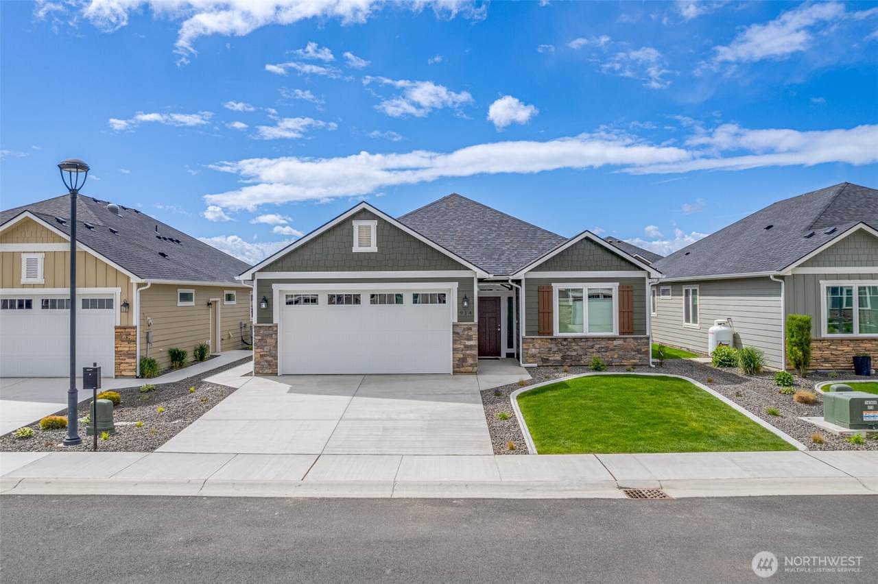 816 M Loop Drive - Photo 1