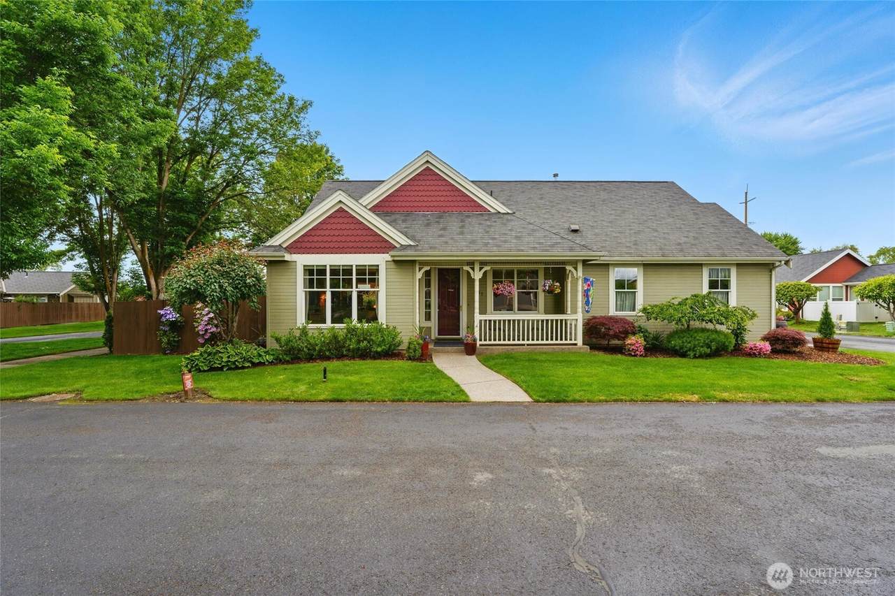 801 Larkspur Place - Photo 1