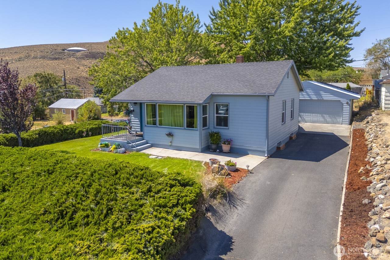 203 Columbia Rd - Photo 1