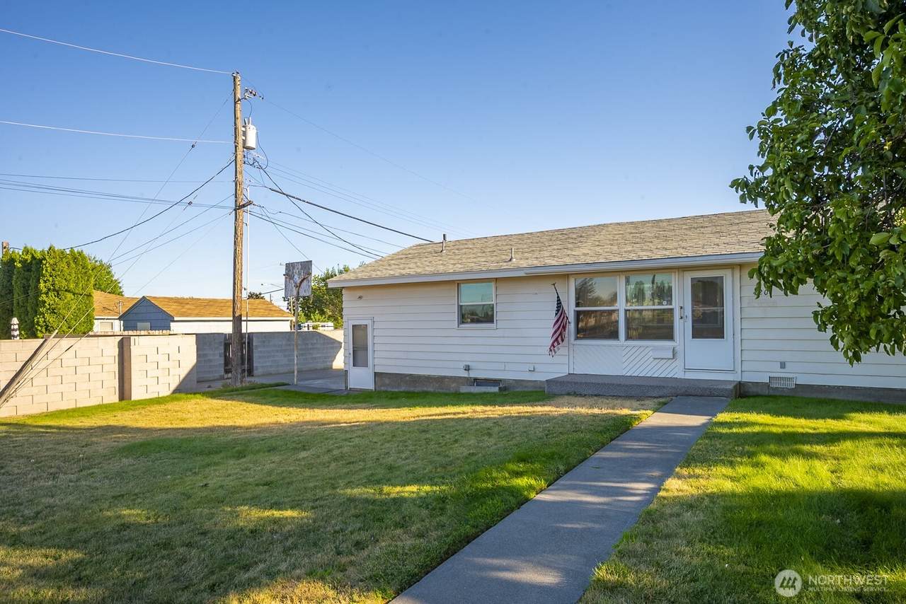 420 11th Avenue - Photo 1