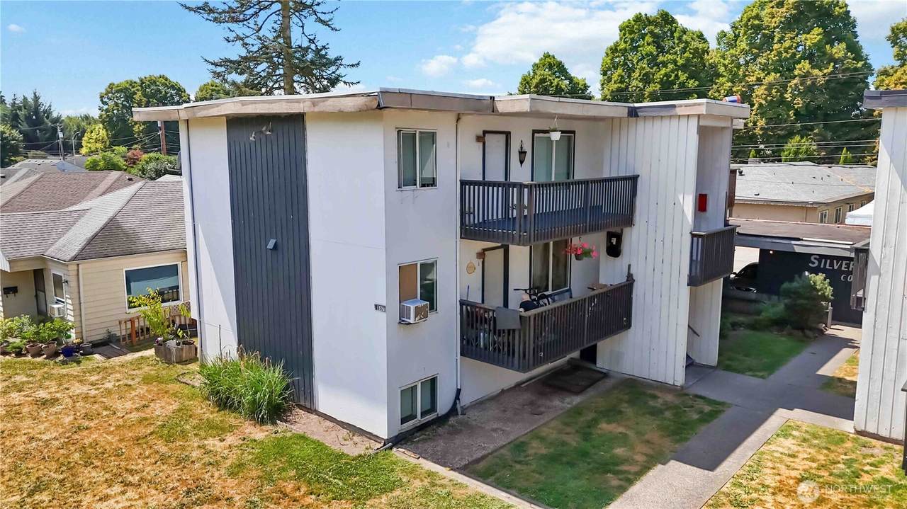 1337 10th Avenue - Photo 1