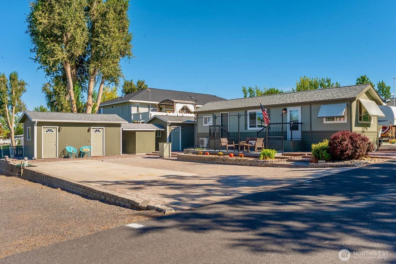 7037 Highway 262 - Photo 1