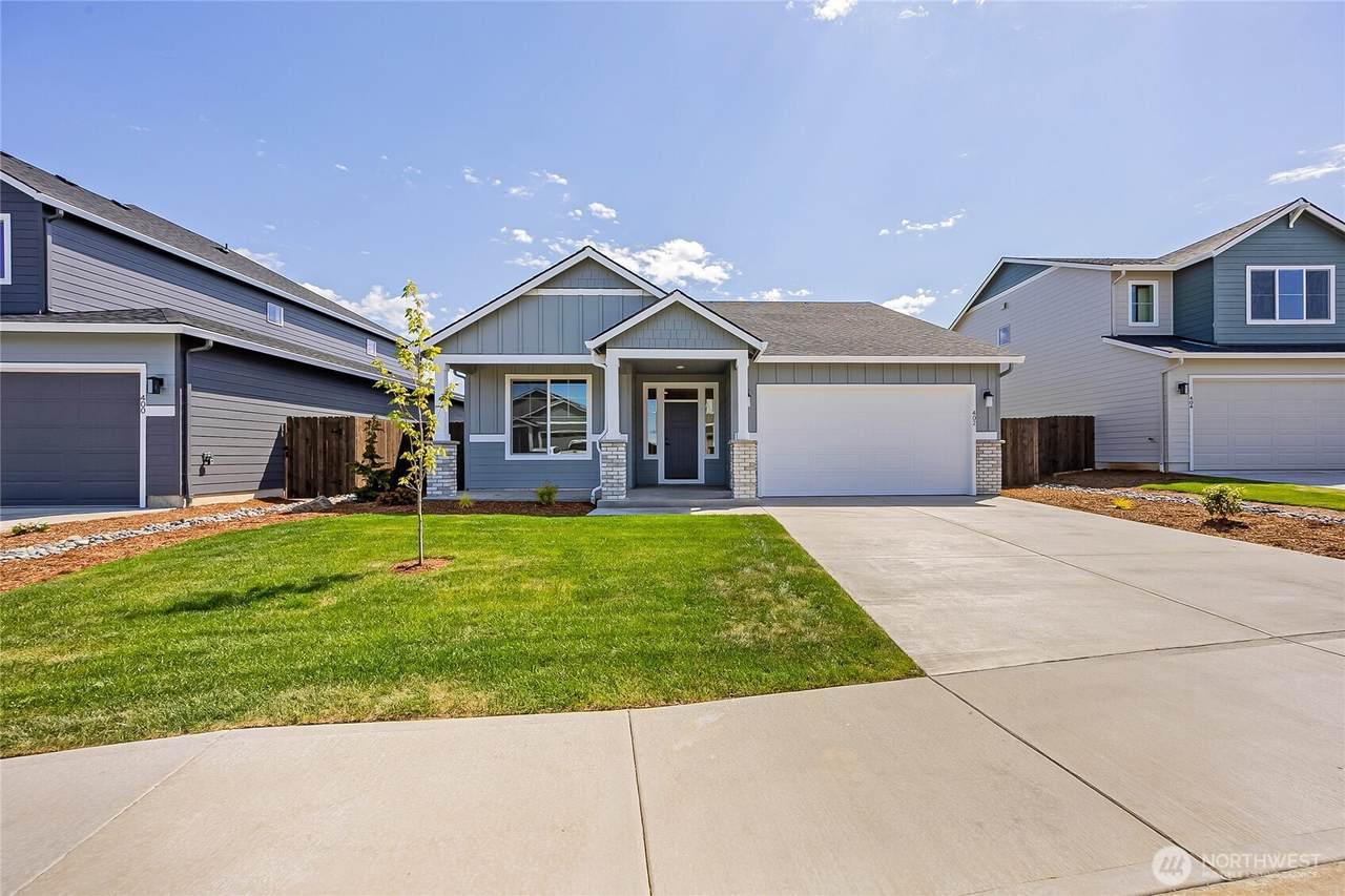 402 Pagget Avenue - Photo 1