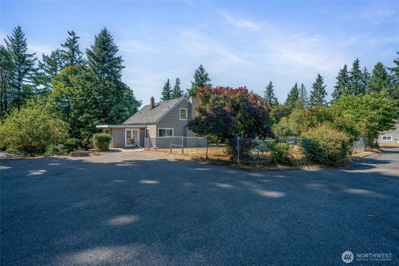 4010 Lovell Street - Photo 1