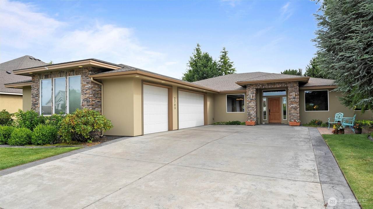 2703 Sawgrass Loop - Photo 1