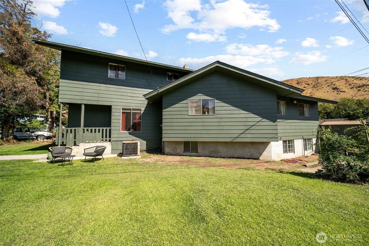 100 S Douglas - Photo 1