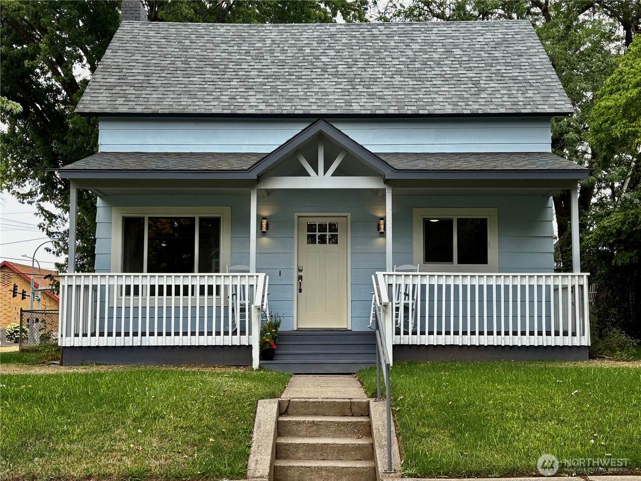 703 Washington Street - Photo 1