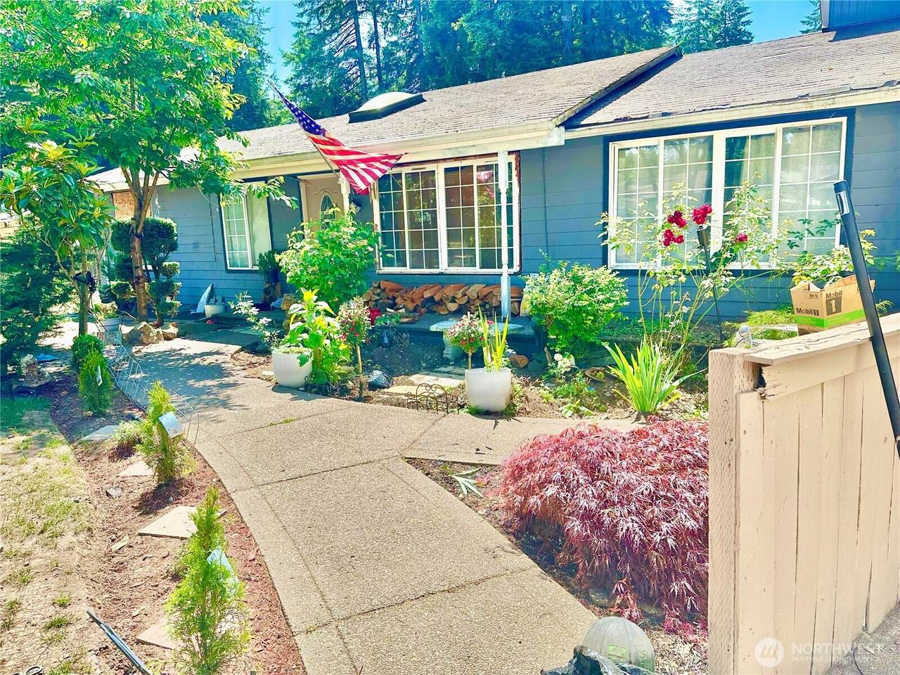 13904 97th Avenue - Photo 1