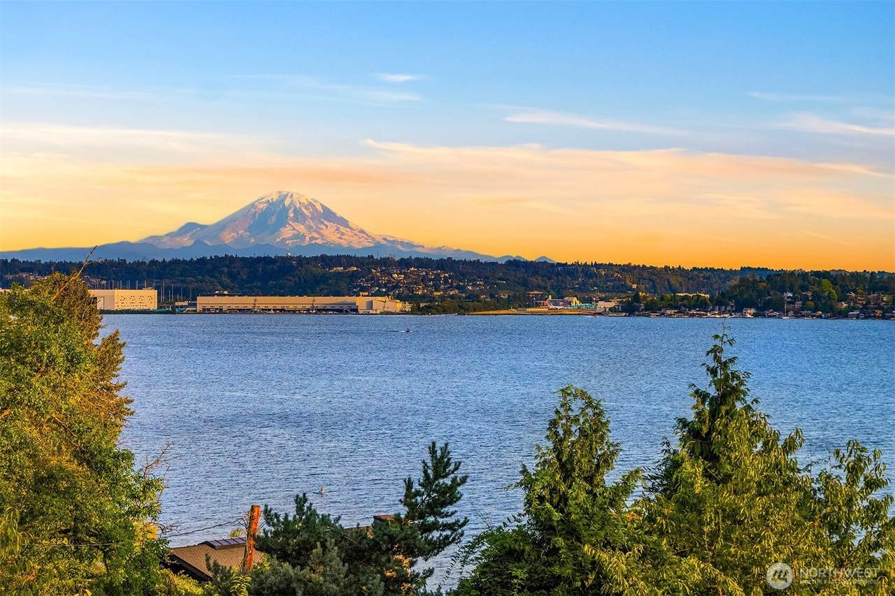 8243 Mercer Way - Photo 1