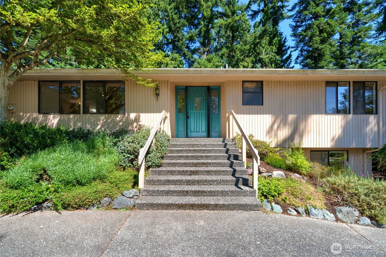 379 Snohomish Drive - Photo 1