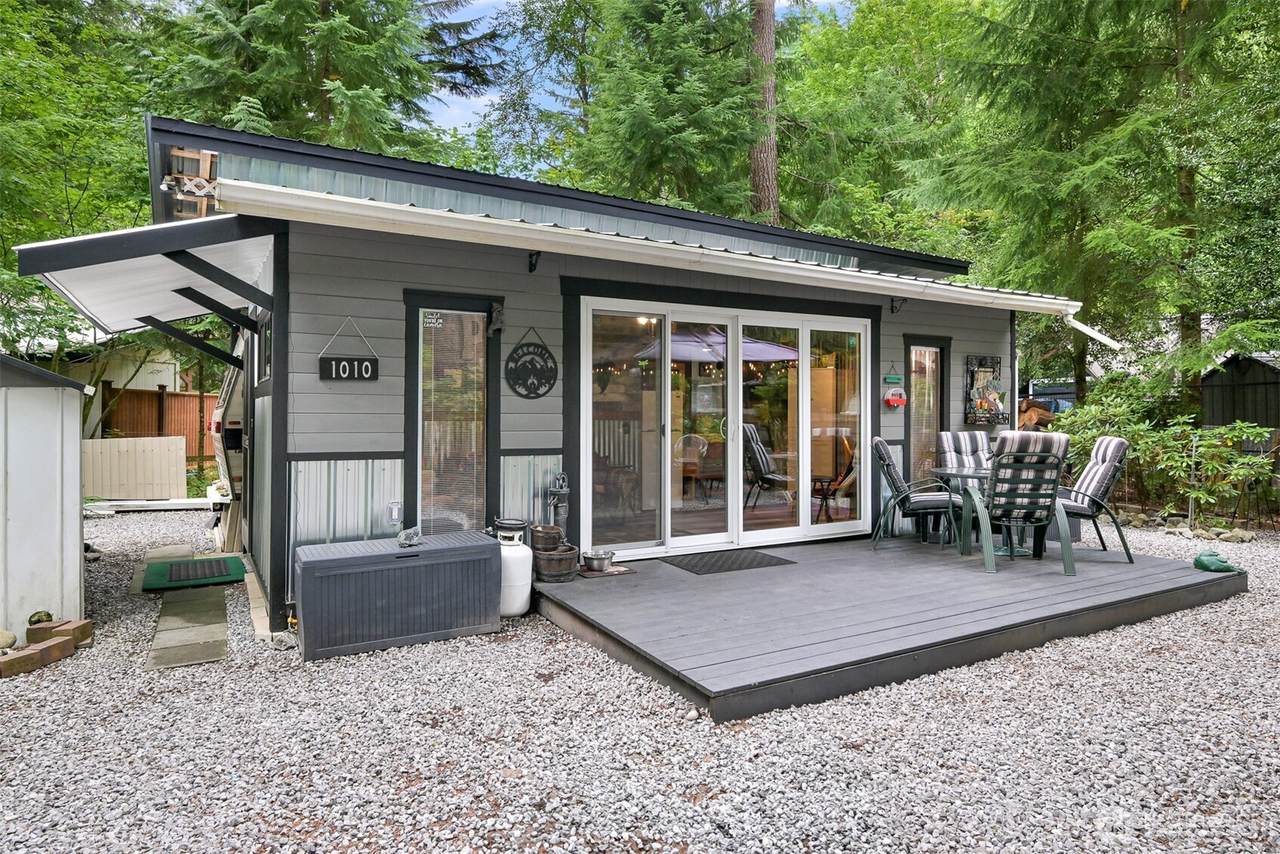 1010 Maple Lane - Photo 1