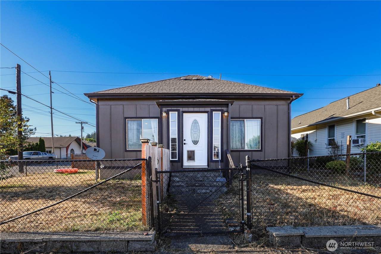 220 Anderson Street - Photo 1