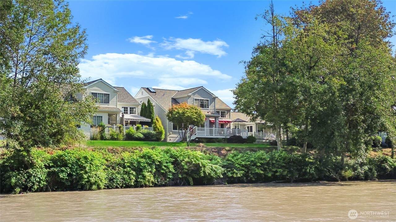 7526 145th Avenue - Photo 1