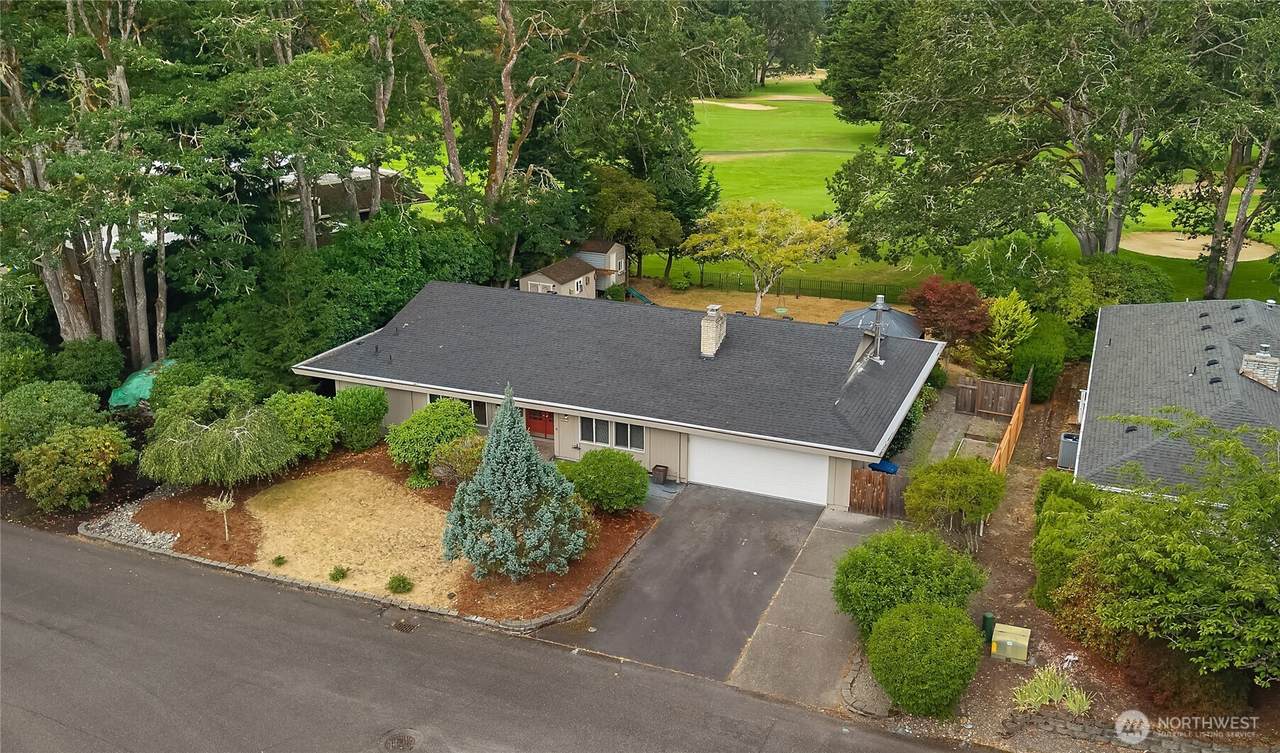 8001 Sapphire Drive - Photo 1