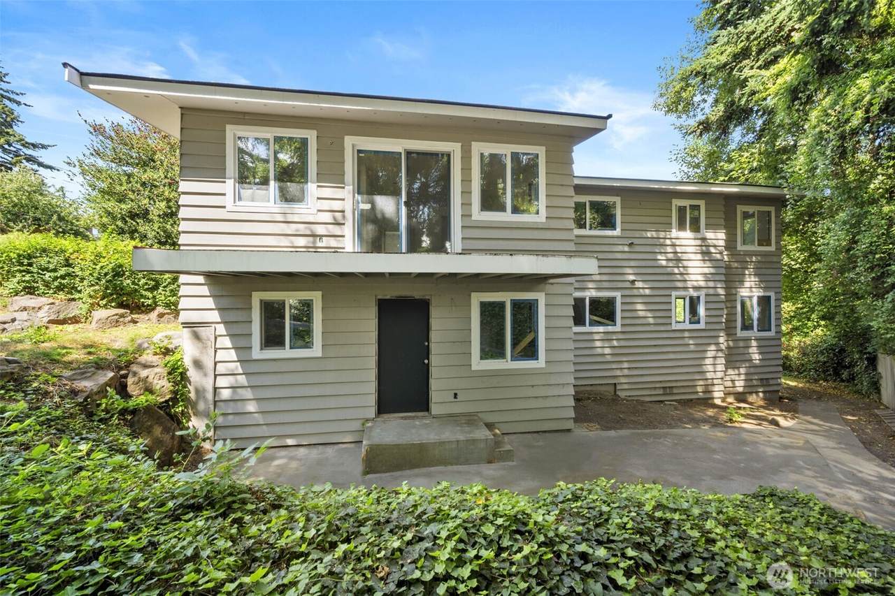 9528 9th Avenue - Photo 1