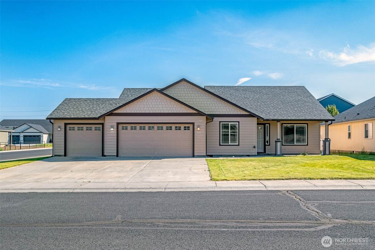 812 6th Avenue - Photo 1