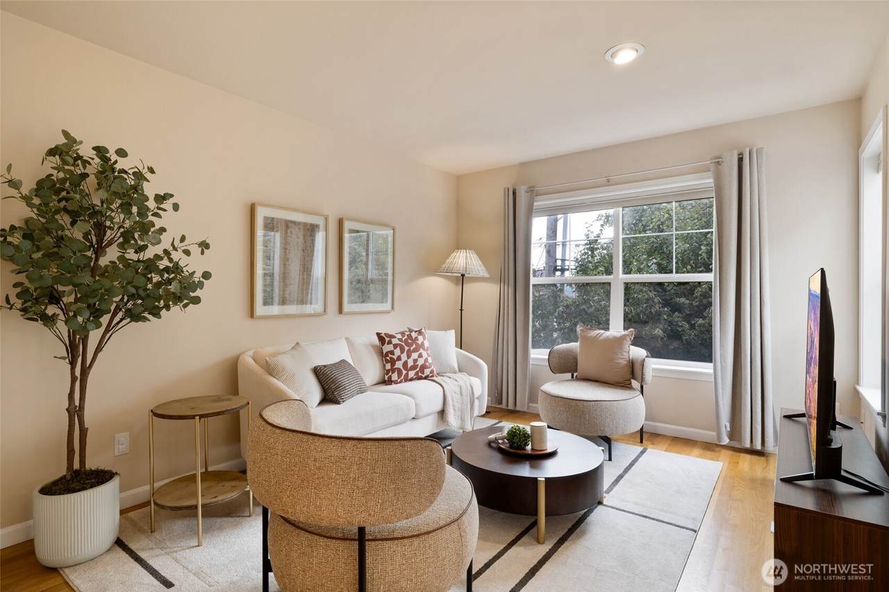 1512 57th St - Photo 1