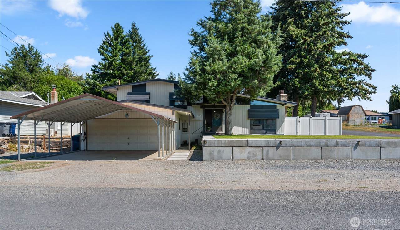 101 Hanford Avenue - Photo 1