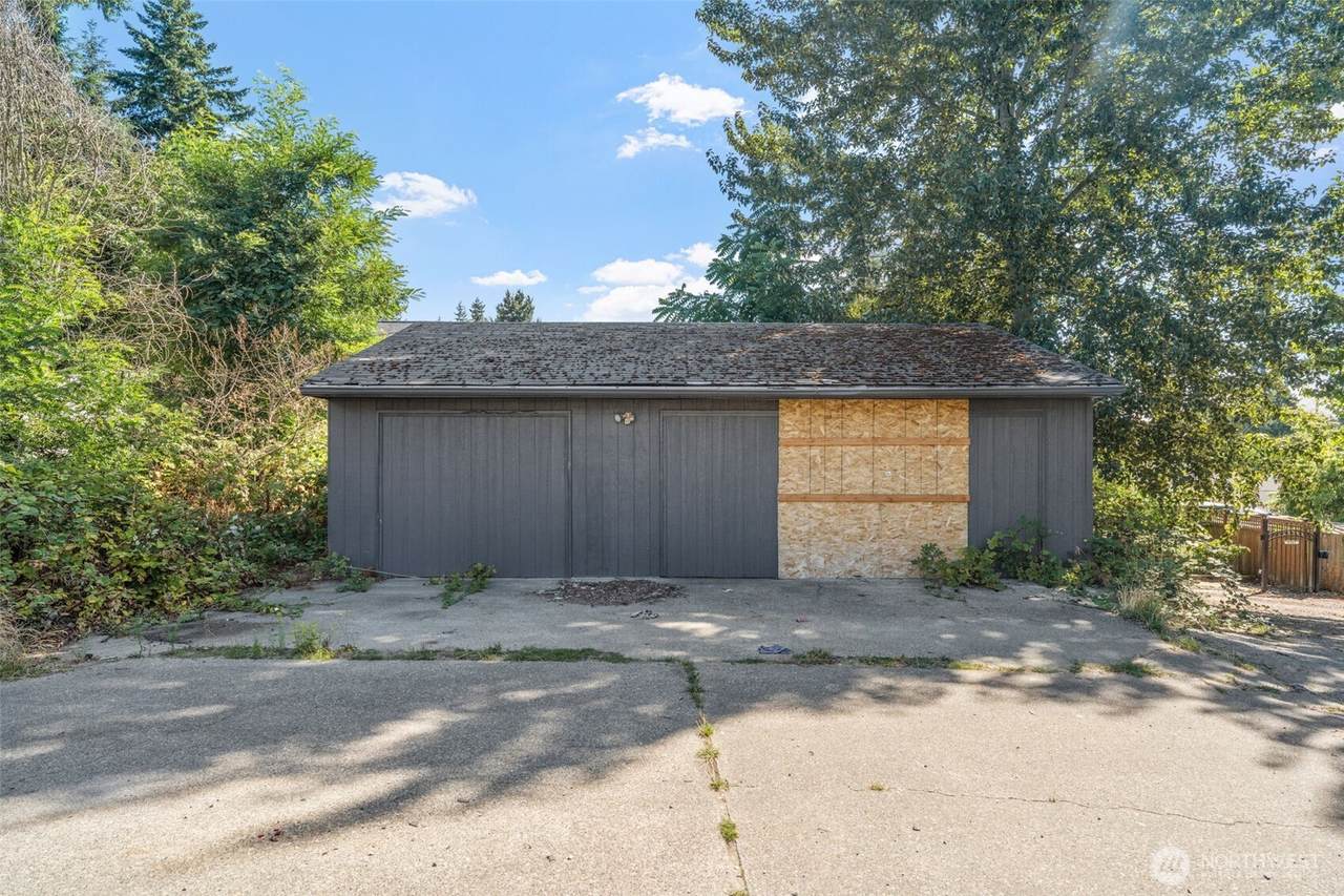 5360 Wallace St - Photo 1