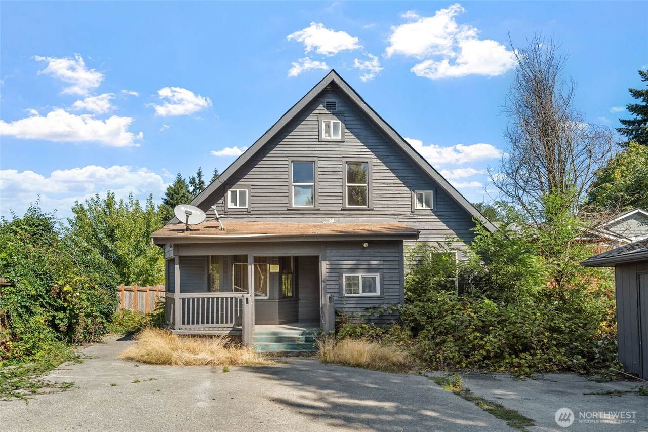 5360 Wallace Street - Photo 1