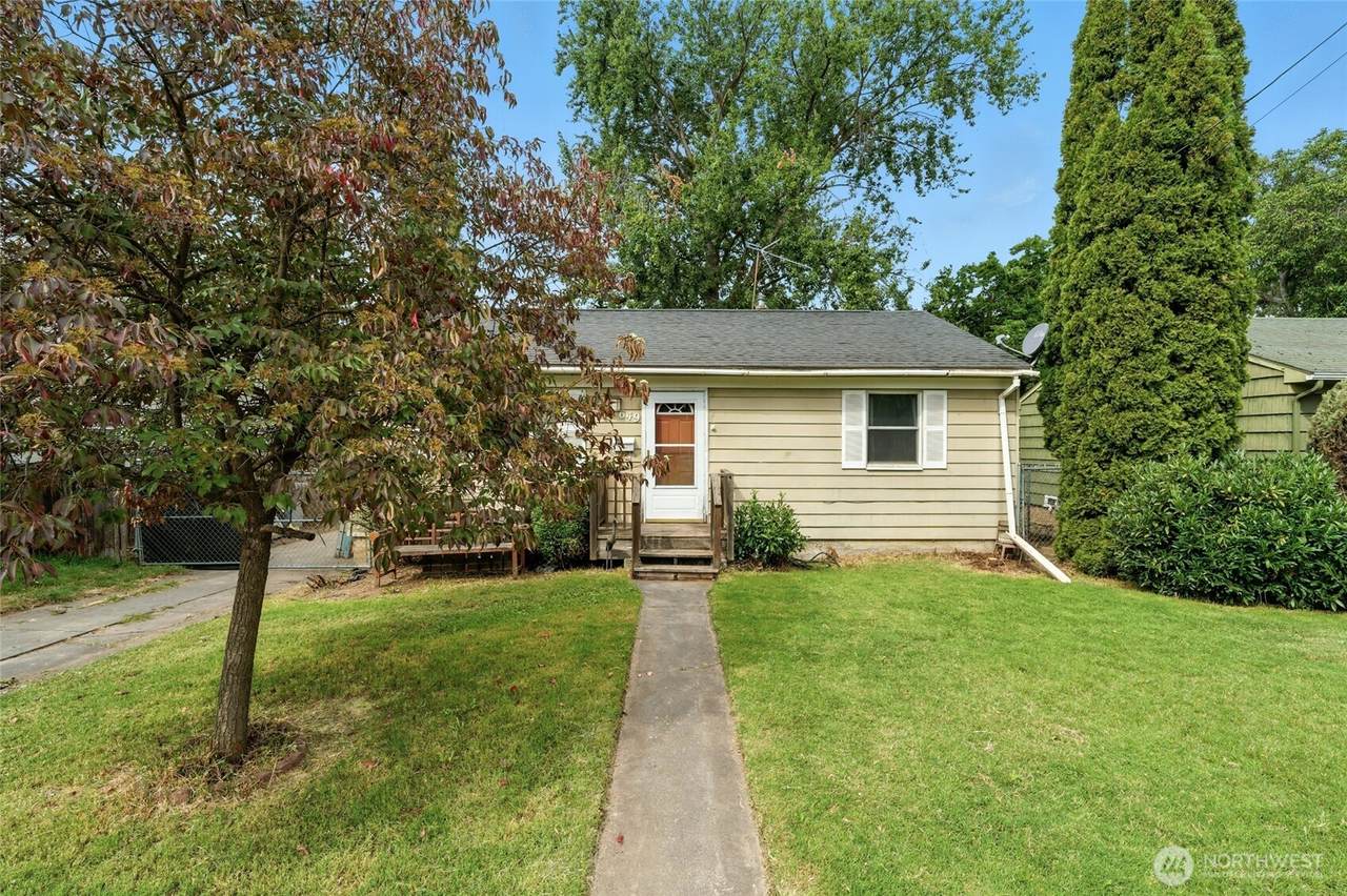 649 Division Street - Photo 1