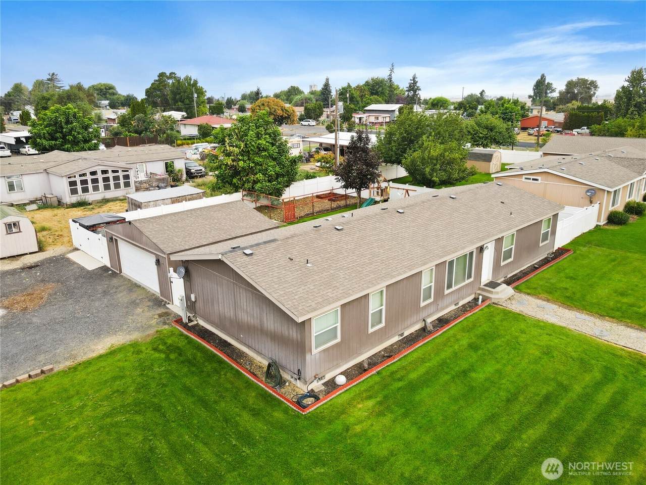 513 Adams Avenue - Photo 1