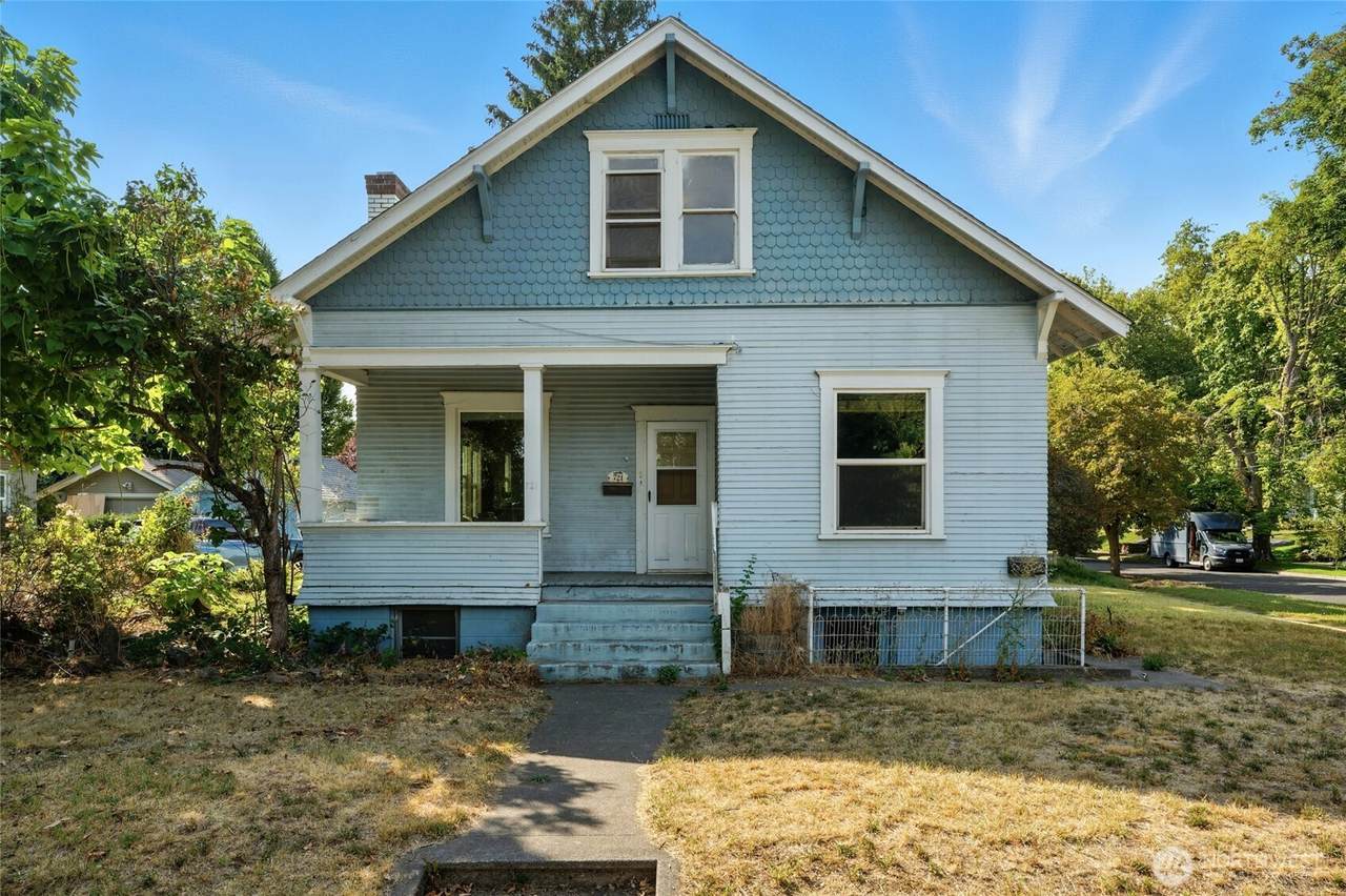 721 Estrella Avenue - Photo 1