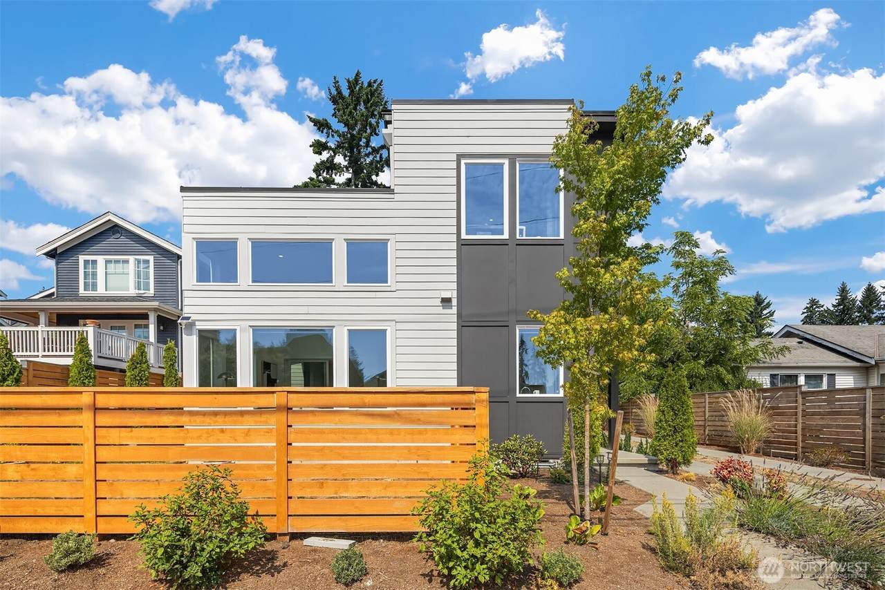 436 10th Avenue - Photo 1