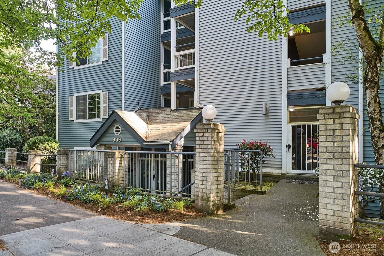 909 35TH Street - Photo 1