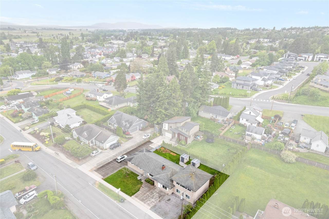 5861 Malloy Avenue - Photo 1