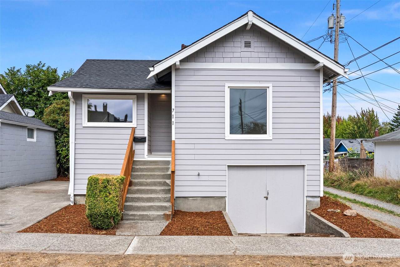 711 43rd Street - Photo 1