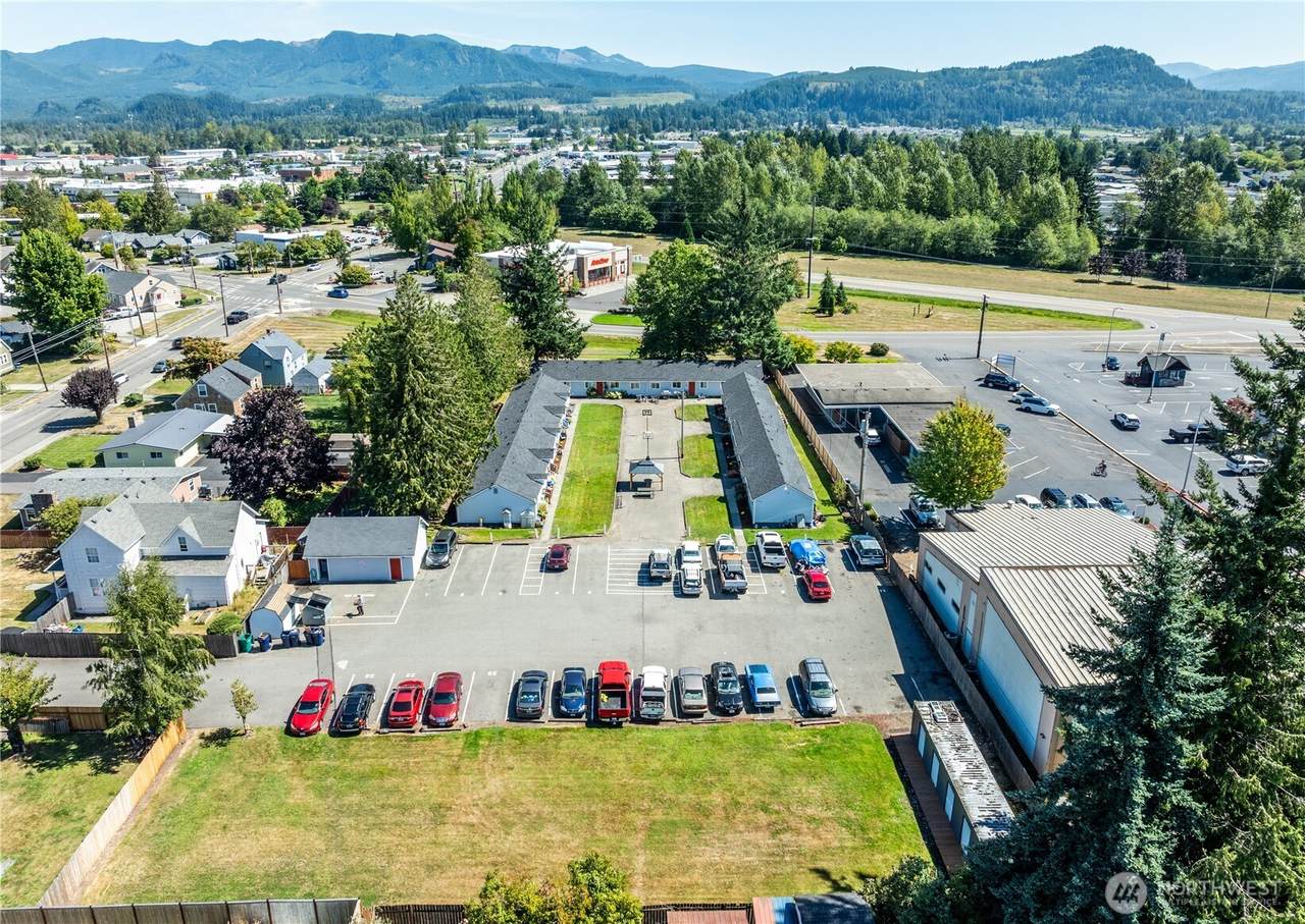 2054 Roosevelt Avenue - Photo 1