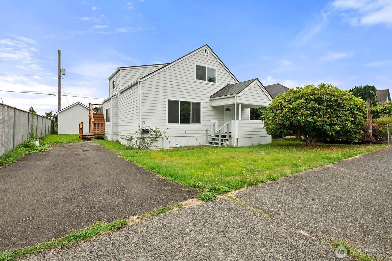 2218 Sumner Avenue - Photo 1